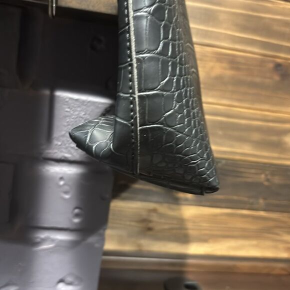 Black Reptile Textured Purse with Good Tone Top Handles Bag - Picture 4 of 7